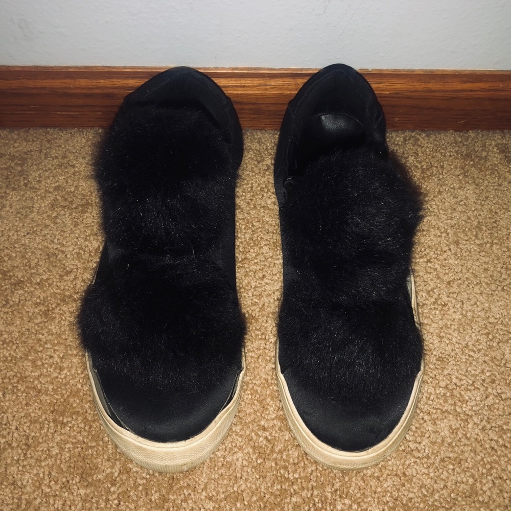 FREE WITH BUNDLE Pom Pom Sneakers - Picture 2 of 6